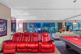 Palms Place by Strip View Suites