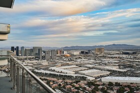 Palms Place by Strip View Suites