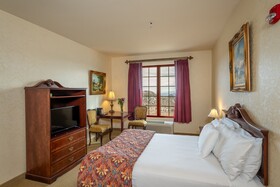 Silverland Inn & Suite