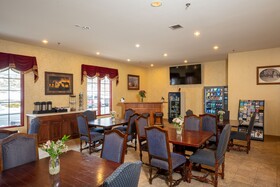 Silverland Inn & Suite