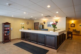 Silverland Inn & Suite