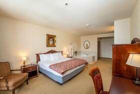 Silverland Inn & Suite