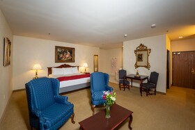 Silverland Inn & Suite