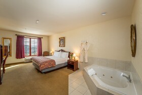 Silverland Inn & Suite