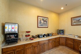 Silverland Inn & Suite