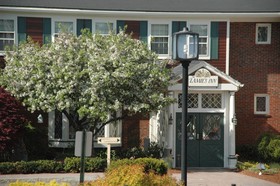 Lamie's Inn & Old Salt Restaurant