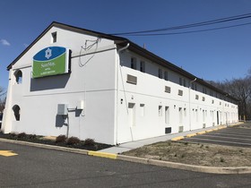 Travelodge by Wyndham Bellmawr
