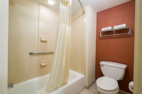Red Roof Inn & Suites Philadelphia - Bellmawr