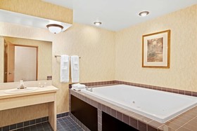 Howard Johnson by Wyndham Blackwood Near Philadelphia