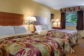 HomeTowne Studios by Red Roof Bordentown - McGuire AFB