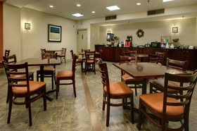HomeTowne Studios by Red Roof Bordentown - McGuire AFB
