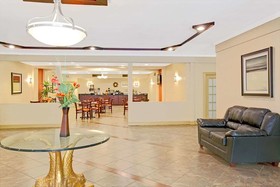 HomeTowne Studios by Red Roof Bordentown - McGuire AFB