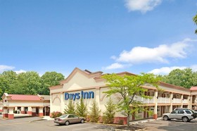 HomeTowne Studios by Red Roof Bordentown - McGuire AFB