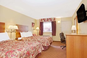 HomeTowne Studios by Red Roof Bordentown - McGuire AFB