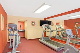 HomeTowne Studios by Red Roof Bordentown - McGuire AFB