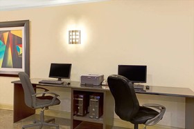 HomeTowne Studios by Red Roof Bordentown - McGuire AFB
