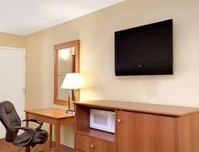 HomeTowne Studios by Red Roof Bordentown - McGuire AFB