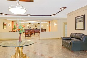 HomeTowne Studios by Red Roof Bordentown - McGuire AFB