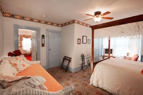 Antoinette's Apartments & Suites