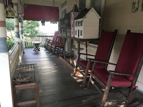 Antoinette's Apartments & Suites