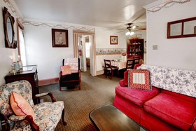 Antoinette's Apartments & Suites