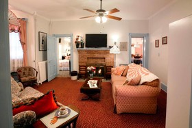 Antoinette's Apartments & Suites