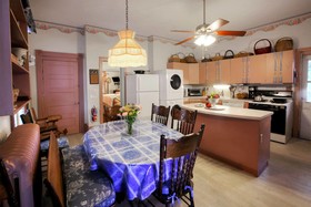 Antoinette's Apartments & Suites