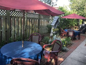 Antoinette's Apartments & Suites