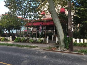 Antoinette's Apartments & Suites