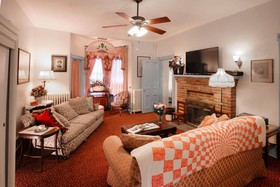 Antoinette's Apartments & Suites