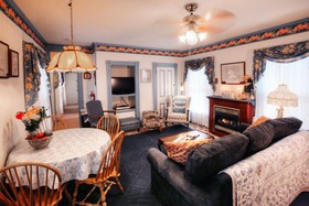 Antoinette's Apartments & Suites