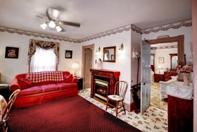 Antoinette's Apartments & Suites