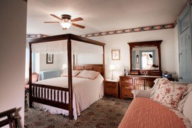 Antoinette's Apartments & Suites