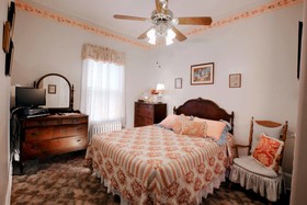 Antoinette's Apartments & Suites
