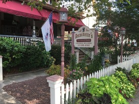 Antoinette's Apartments & Suites