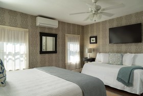 Carroll Villa Hotel