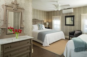 Carroll Villa Hotel