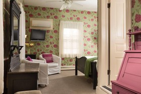 Carroll Villa Hotel
