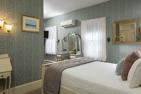 Carroll Villa Hotel