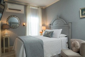 Carroll Villa Hotel