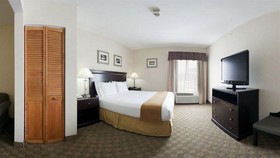 Holiday Inn Express Hotel & Suites Carneys Point