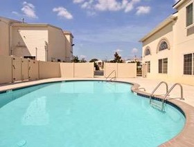 Days Inn & Suites by Wyndham Cherry Hill - Philadelphia