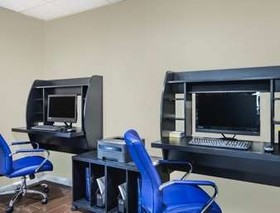 Days Inn & Suites by Wyndham Cherry Hill - Philadelphia