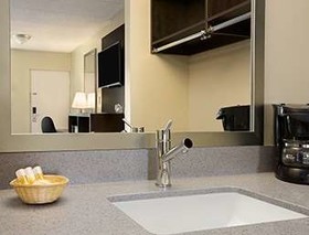 Days Inn & Suites by Wyndham Cherry Hill - Philadelphia
