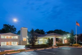 Days Inn & Suites by Wyndham Cherry Hill - Philadelphia