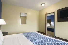 Days Inn & Suites by Wyndham Cherry Hill - Philadelphia