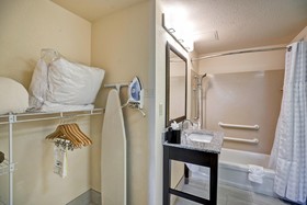 Homewood Suites by Hilton Eatontown