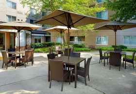 Courtyard Edison Woodbridge