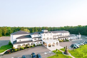 Château Renault at Renault Winery & Resort!