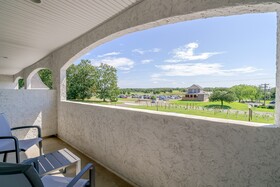 Château Renault at Renault Winery & Resort!
